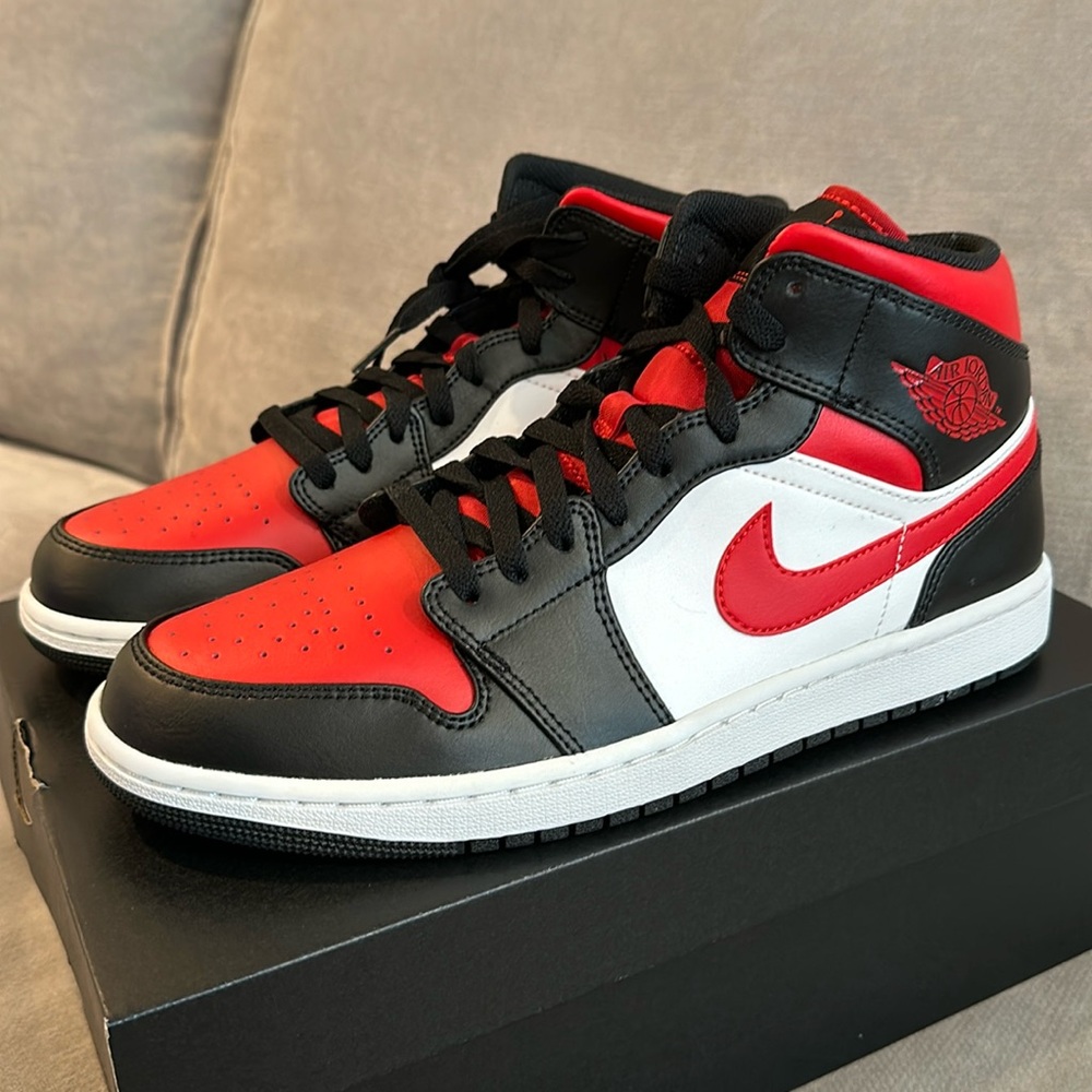 Air Jordan 1 Mid